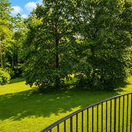 Domaine De Giverzac - Chesterfield *