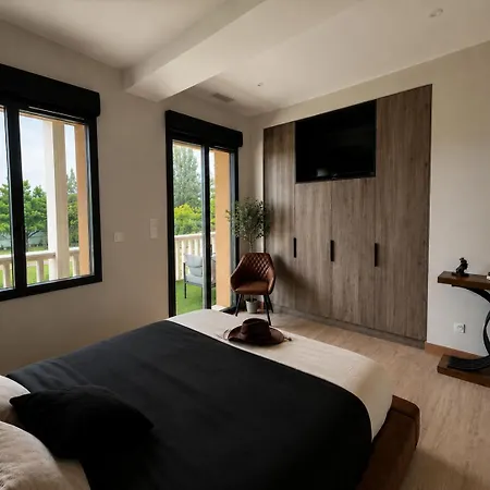 Domaine De Giverzac - Chesterfield *